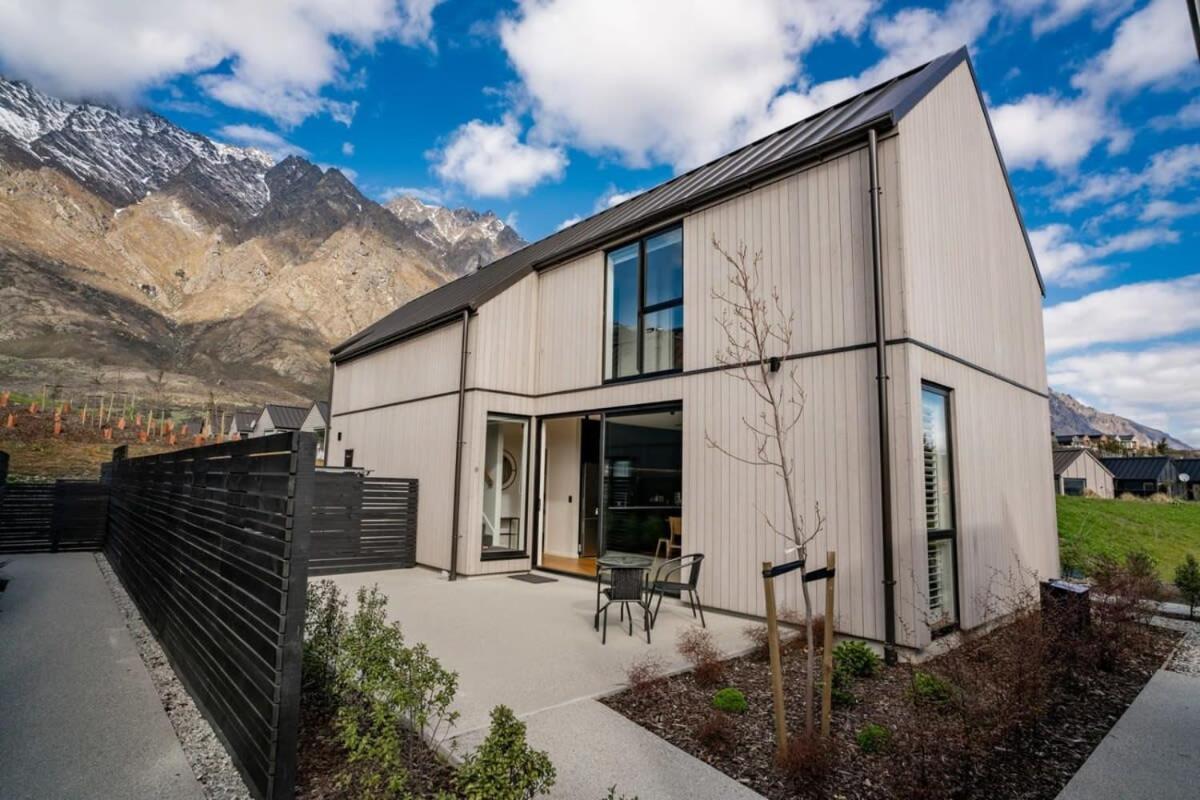 Nestled Below The Remarkables Queenstown Exterior photo
